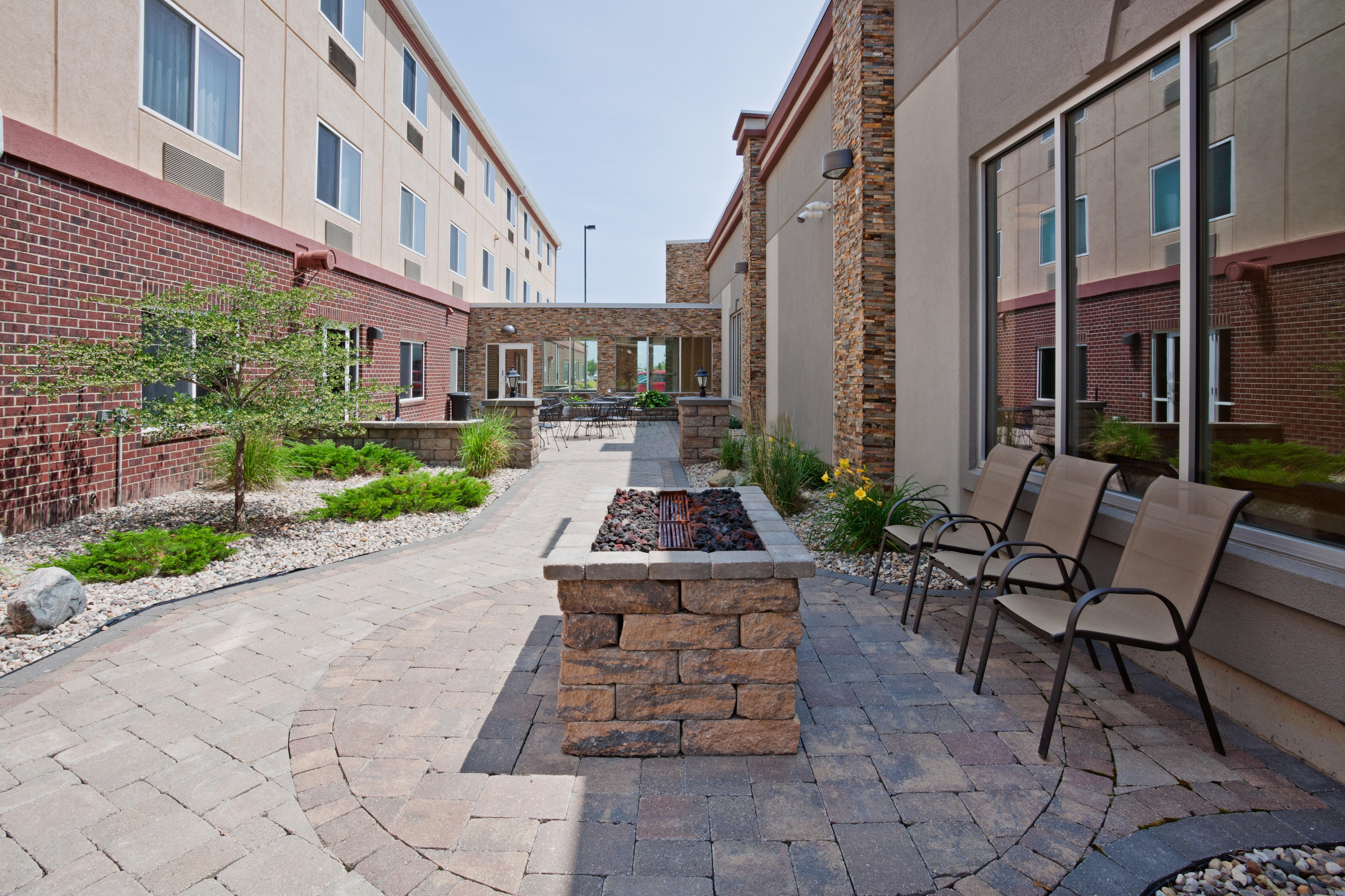 Holiday Inn Express & Suites Aberdeen By Ihg Exterior photo