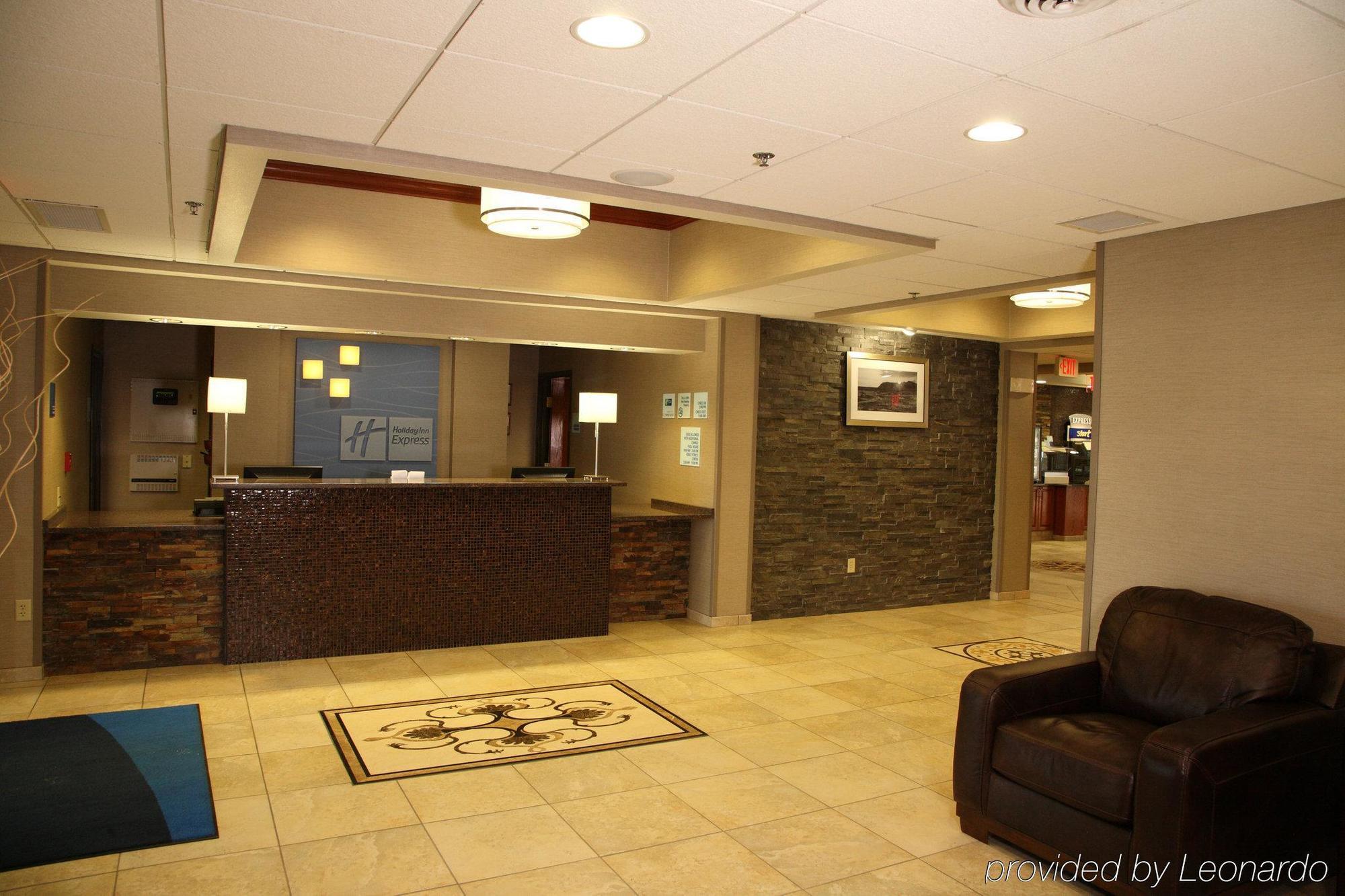 Holiday Inn Express & Suites Aberdeen By Ihg Exterior photo